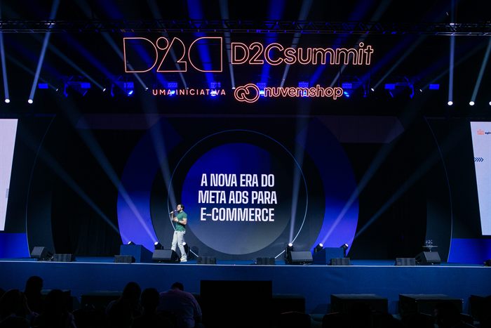 Lucas Renault palestrando no D2C Summit da Nuvemshop