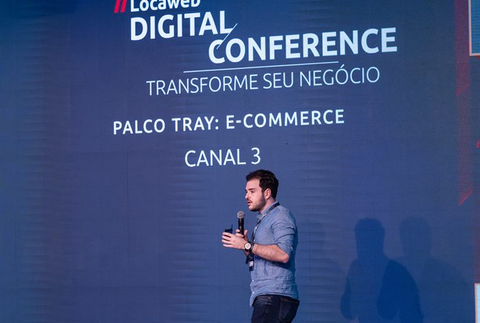 Lucas Renault palestrando na Locaweb Digital Conference